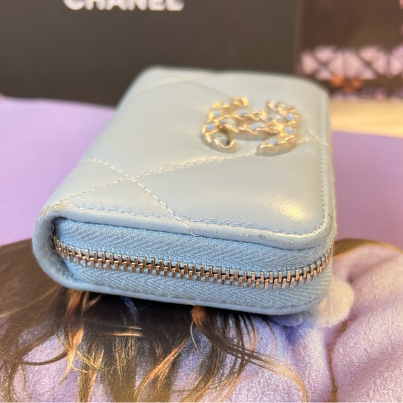 Auth CHANEL Wallet • Cardholder Pouch in Quilted Blue Lambskin Authentic Chanel - Picture 10 of 13